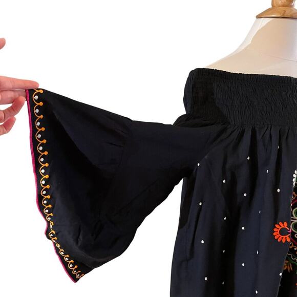 Mudpie Black Embroidered Floral Adjustable Shoulder Bell Sleeve Smocked Top L - Picture 4 of 12